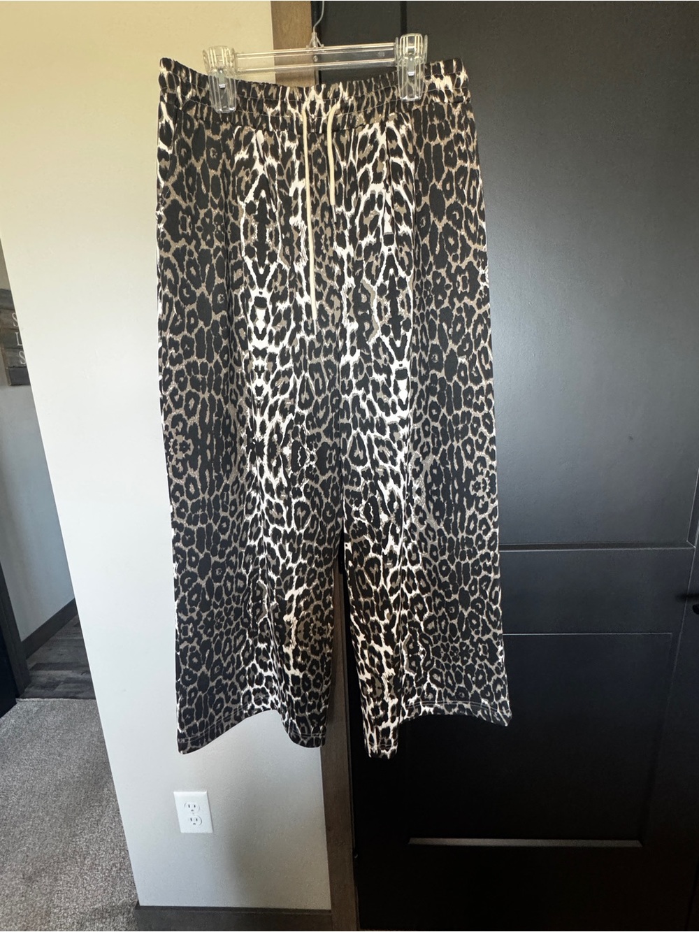 DAVI & DANI Leopard Print Wide-Leg Pants in Black, White, Brown